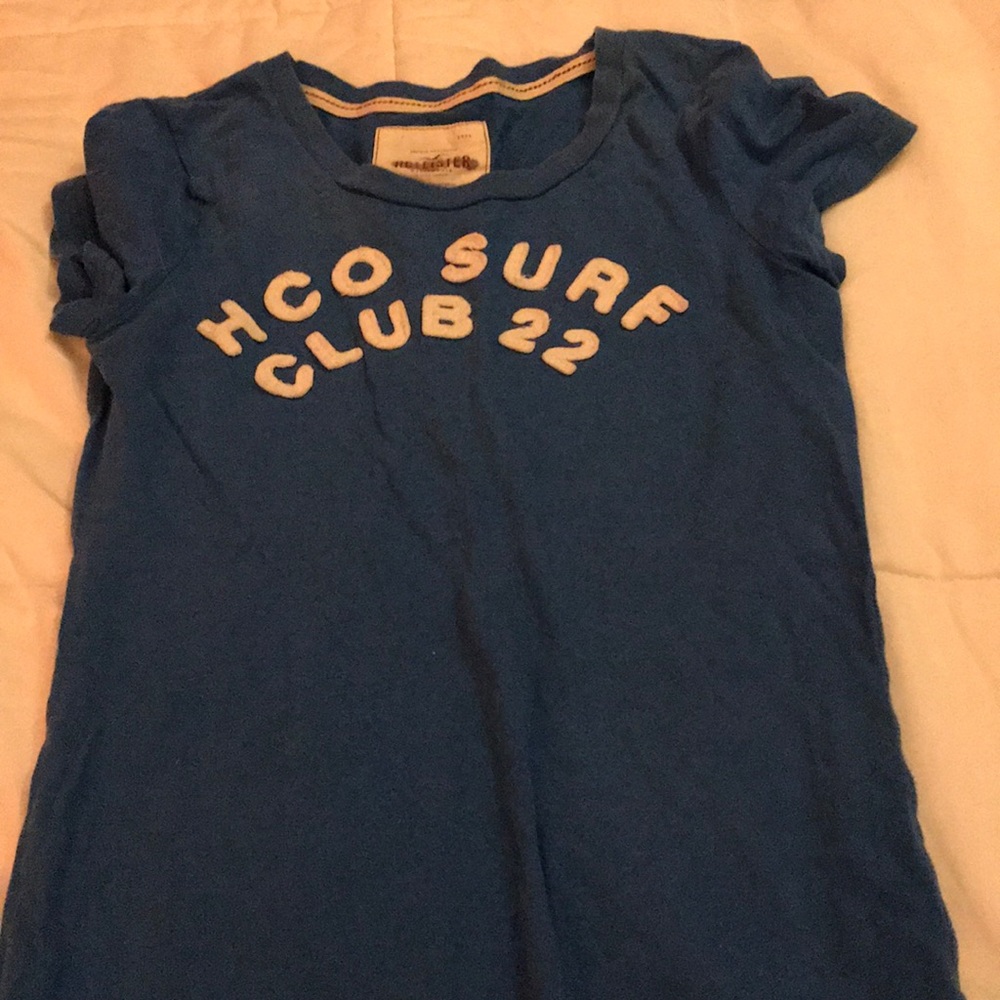 Hollister tee
